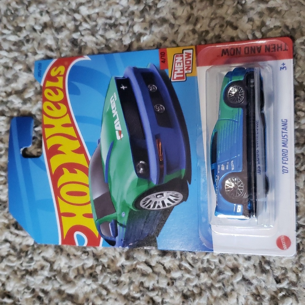 Hot Wheels 07 Ford Mustang